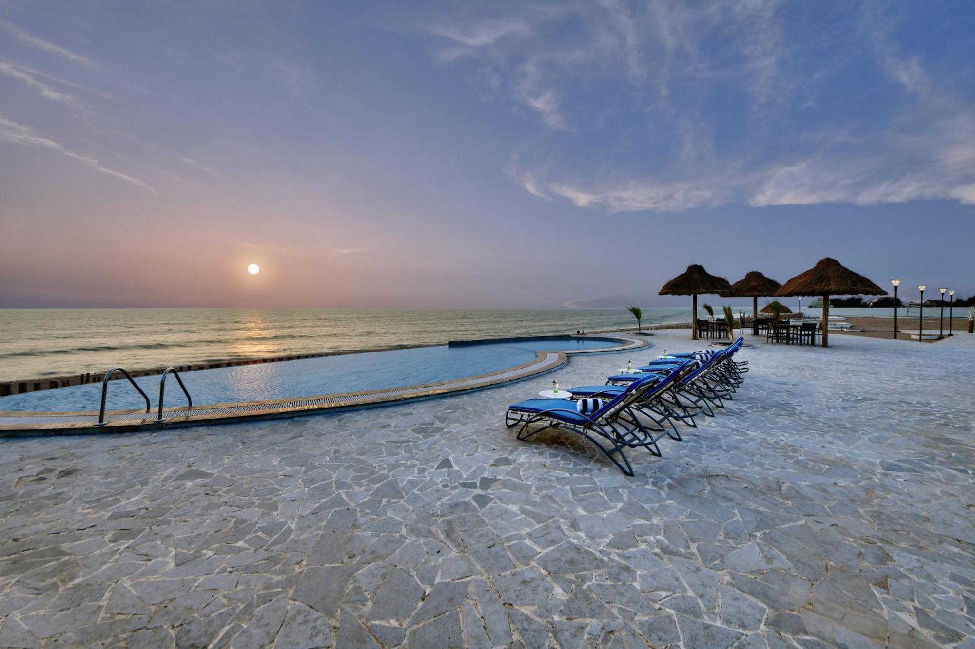 The Fern Leo Beach Resort , Madhavpur Порбандар Экстерьер фото